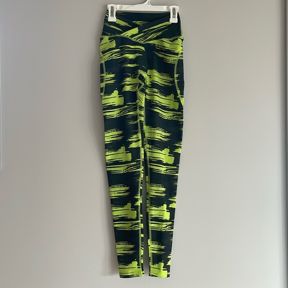 NWT Alphalete Surface Power Leggings Canvas Camo XS - Picture 3 of 9